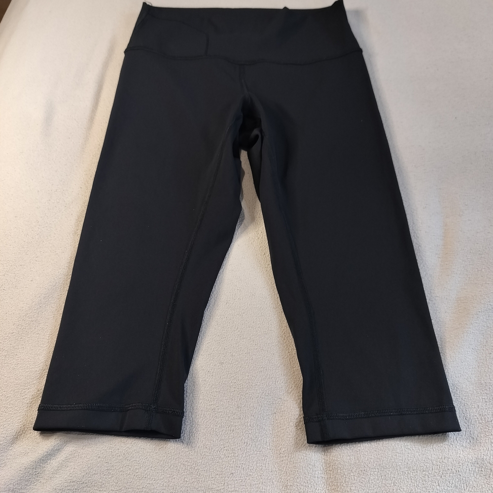 lululemon athletica Black HR, Wunder Under Leggings 17" Size 8. Cropped.